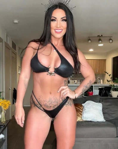 Courtney Tillia